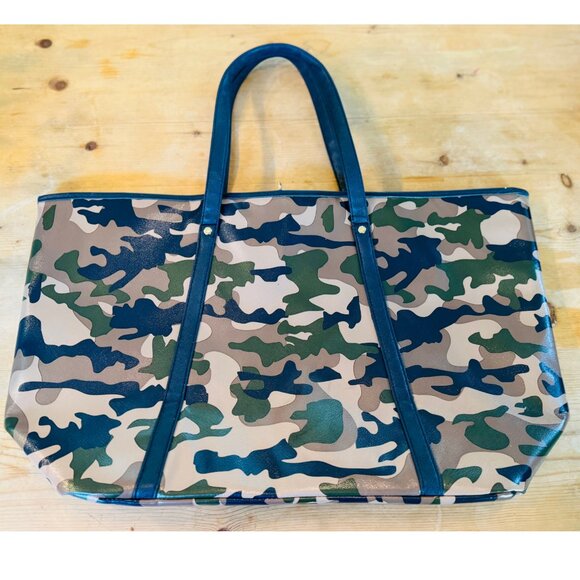 Mark & Graham Camo Tote Bag w/ Matching Pouch - Picture 4 of 9